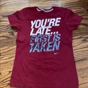 NIKE Juniors size Medium Maroon t-shirt